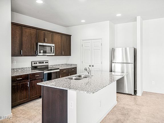 3rd image of 7589 S Paseo Del Fado