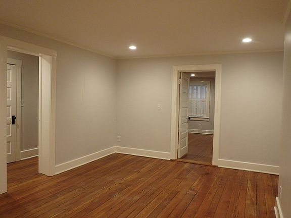 3rd image of 121 W Gaston St #Garden