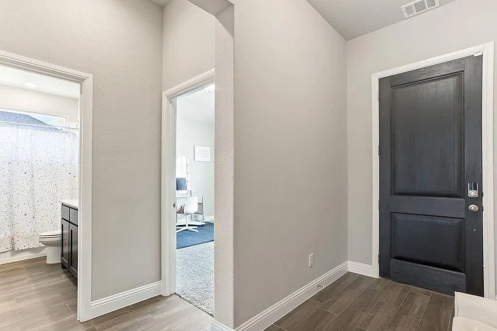 4 bed, 2494 sqft, $3,400 — Photo 4