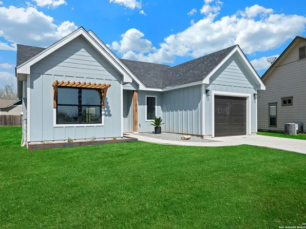 313 N Sage Circle Rd, Blanco, TX 78606