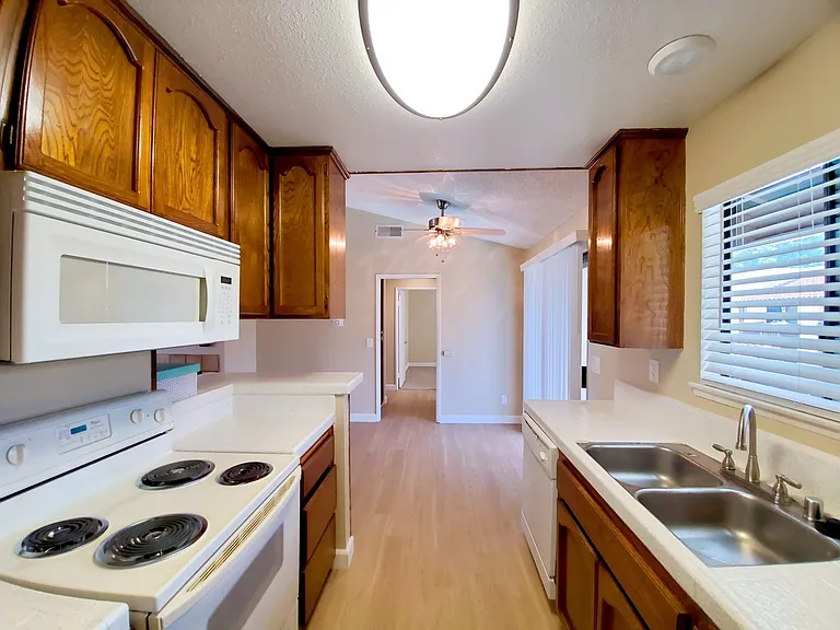 Ballantyne Villas — Photo 36
