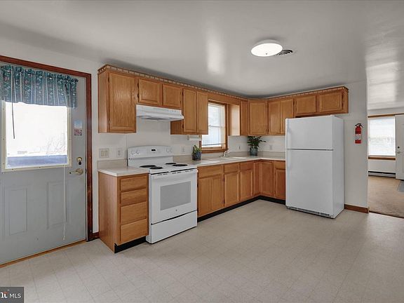 5th image of 555 Honeysuckle Ct