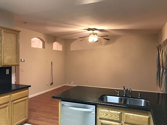 4th image of 225 Warm Springs Dr