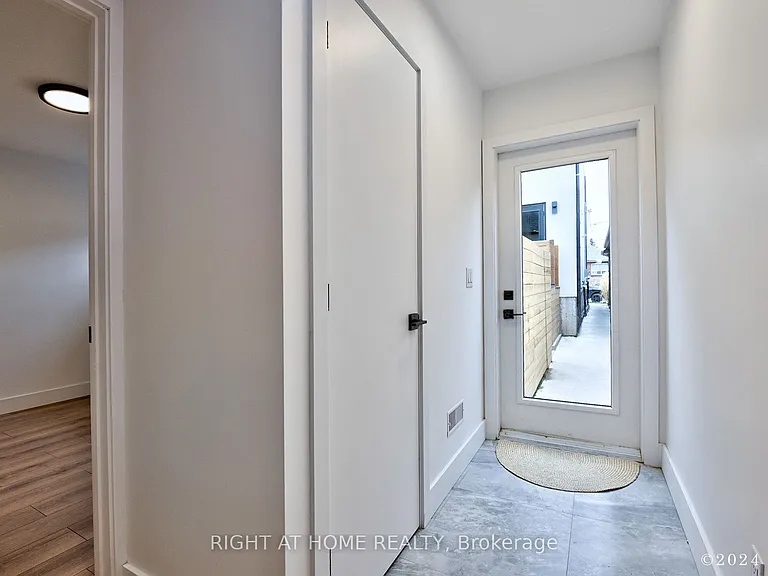 50 A Lanark Ave #COACHHS — Photo 1