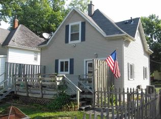 1324 W 7th St, Waterloo, IA 50702