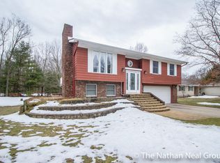 2945 Deerwood Dr, Twin Lake, MI 49457