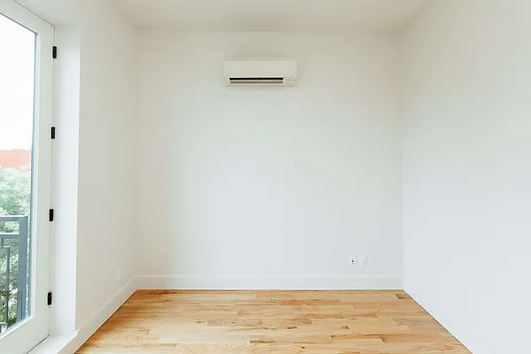 Rented by Nooklyn NYC LLC | media 43