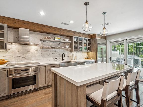 5th image of 10 Pond View Court