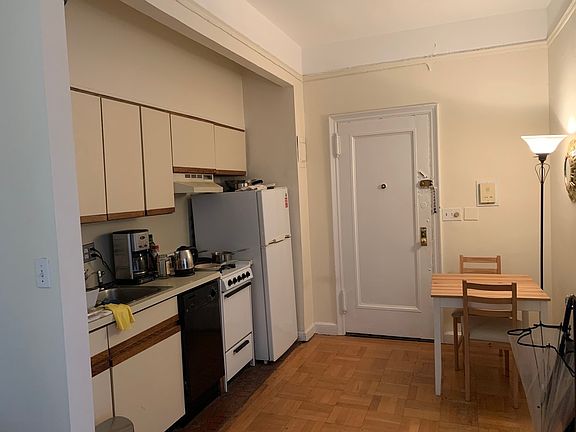 3rd image of 510 Cathedral Pkwy #10A
