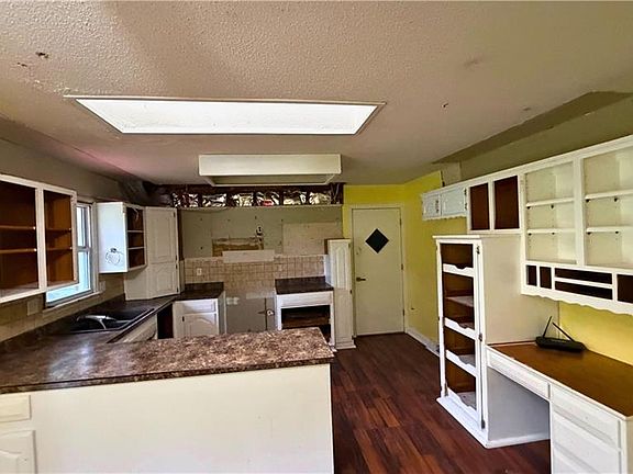 4th image of 433 E Elm St
