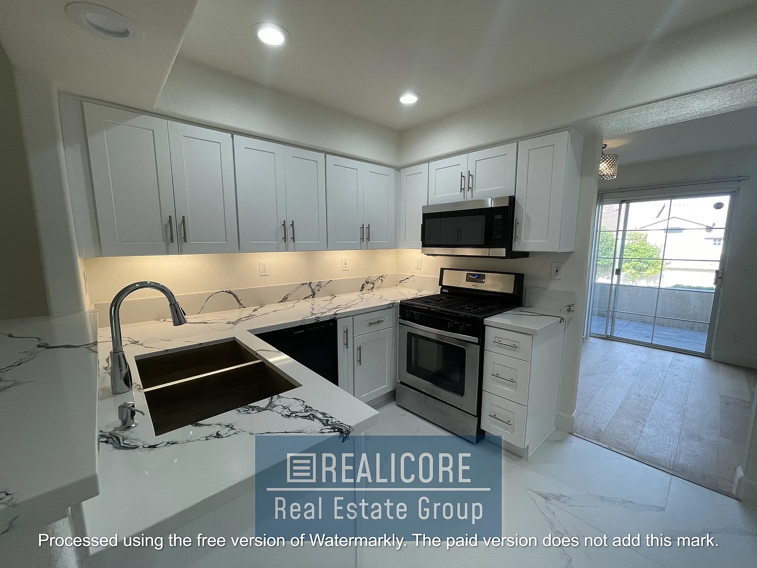 3 bed, 2.5 bath, 1611 sqft, $4,195 — Photo 3