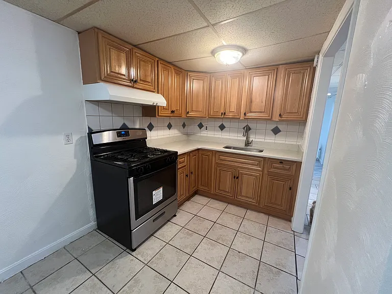 18 Woodside Ave #1 — Photo 3