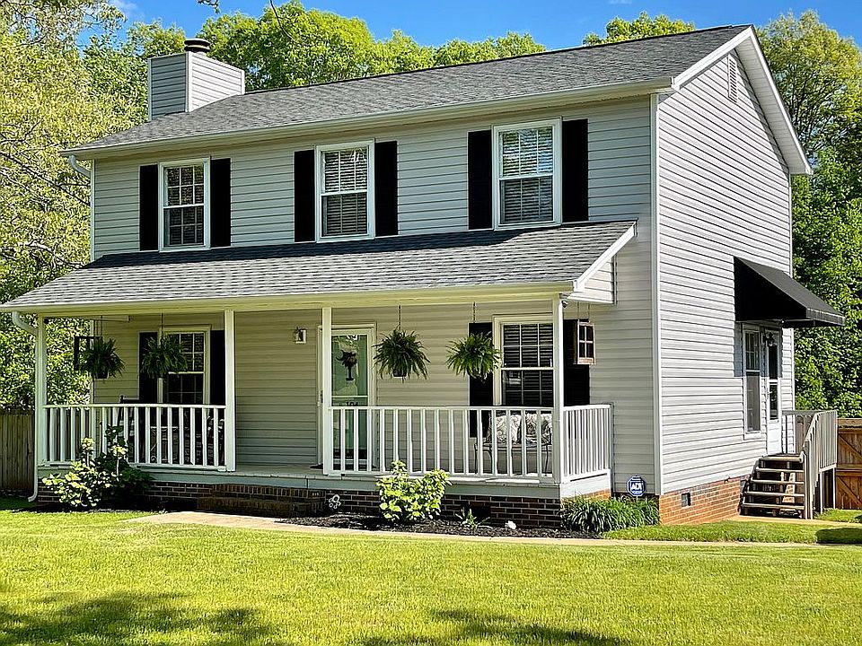 2nd image of 104 Laurel Tree Ln