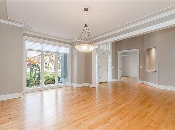 5th image of 14126 Manor Dr