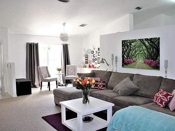 2nd image of 10719 Versailles Blvd