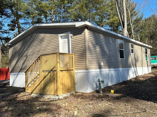 8229 Boston State Rd Trailer 34, Hamburg, NY 14075