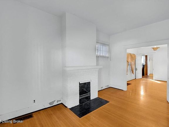 4th image of 2130 W Gaulbert Ave
