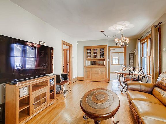 3rd image of 116 Rose Ave W