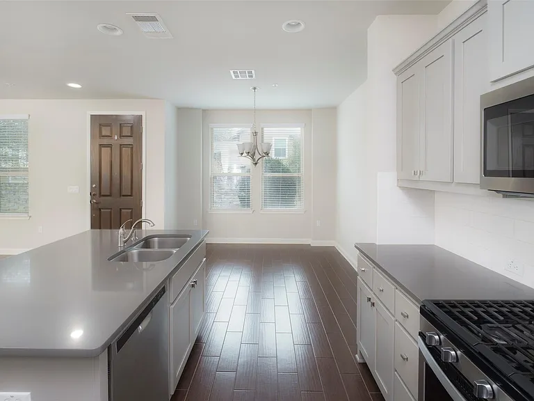 13800 Lyndhurst St #191 — Photo 4