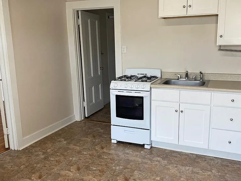 13 Magnolia Ave #1L — Photo 11