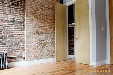 Rented by aptsandlofts.com