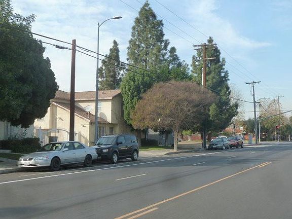 5th image of 9158 Woodman Ave