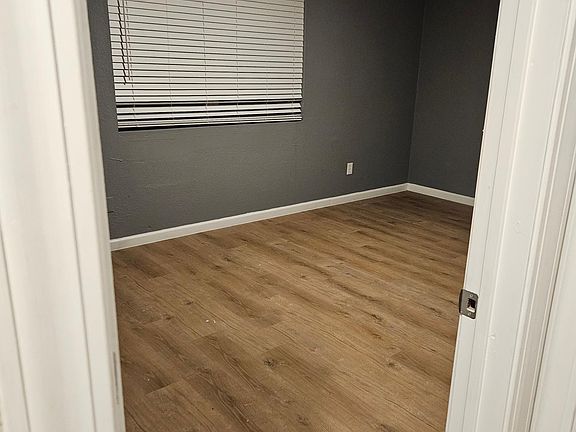5th image of 412 Magnolia St