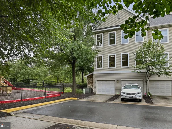 13371 Connor Dr #T, Centreville, VA 20120
