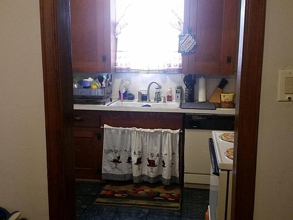 5th image of 974 Lawrence Dr
