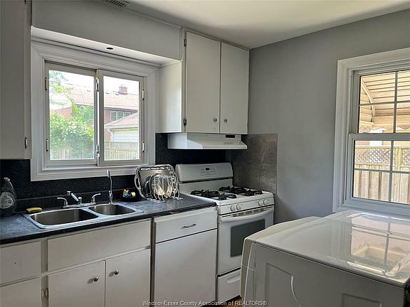 5th image of 2155 Secord Ave