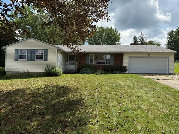 4860 Woodbriar Dr, Syracuse, NY 13215