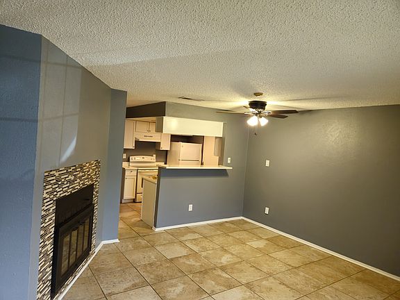 2nd image of 713 Lee St #12