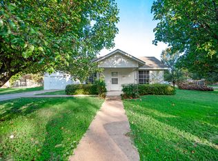 202 Myers Ave, Cleburne, TX 76033