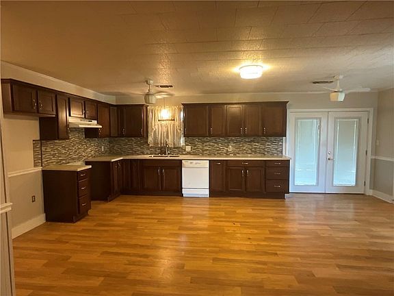 4th image of 4297 E Main St