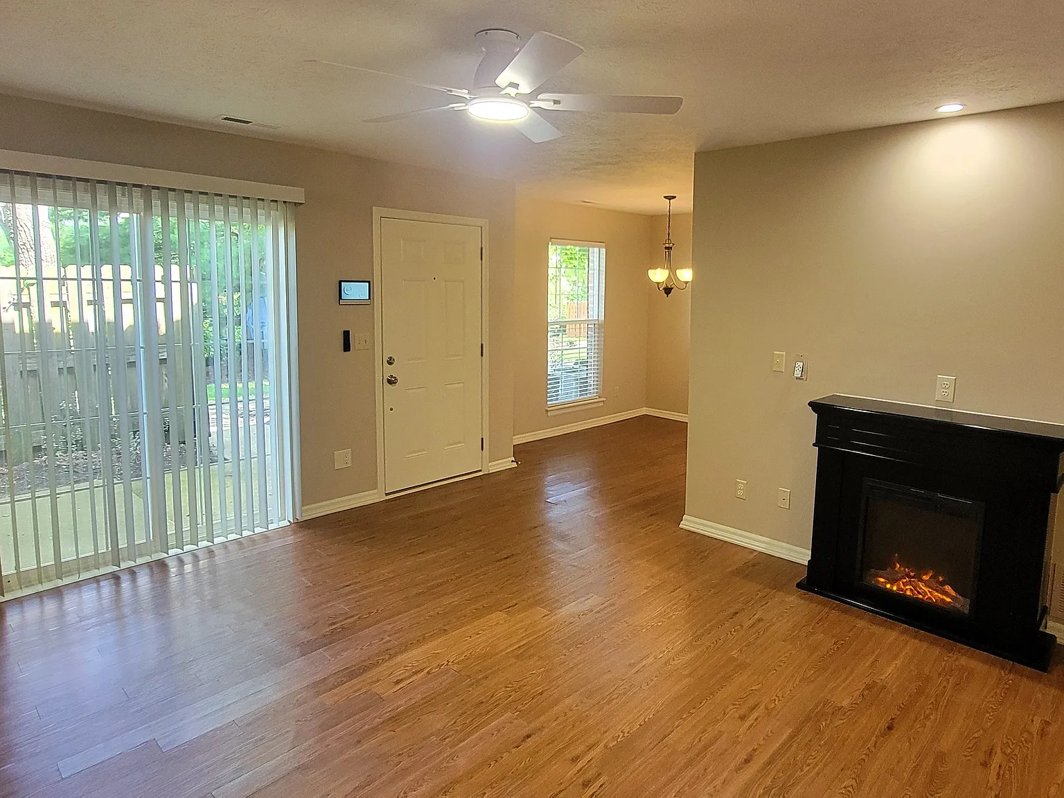 2 bed, 1.5 bath, 1100 sqft, $1,295 — Photo 4