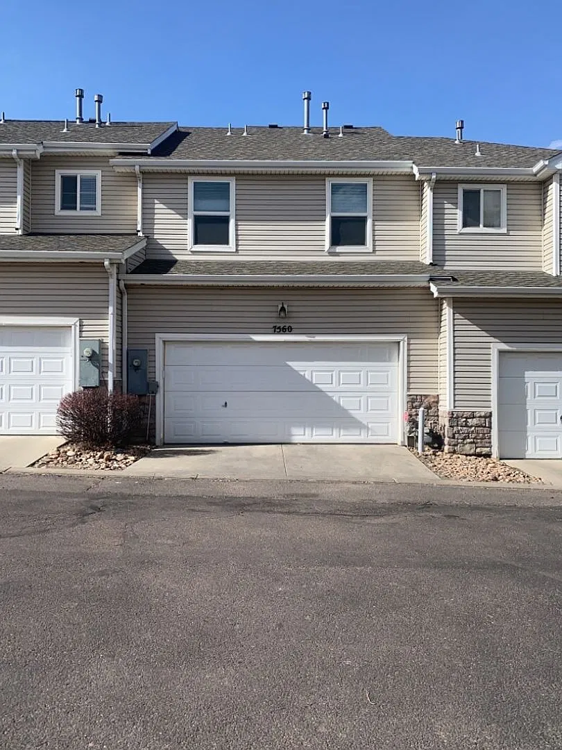 3Bed/3Bath Townhome Near Ft Carson on Sandy Springs! — Photo 2