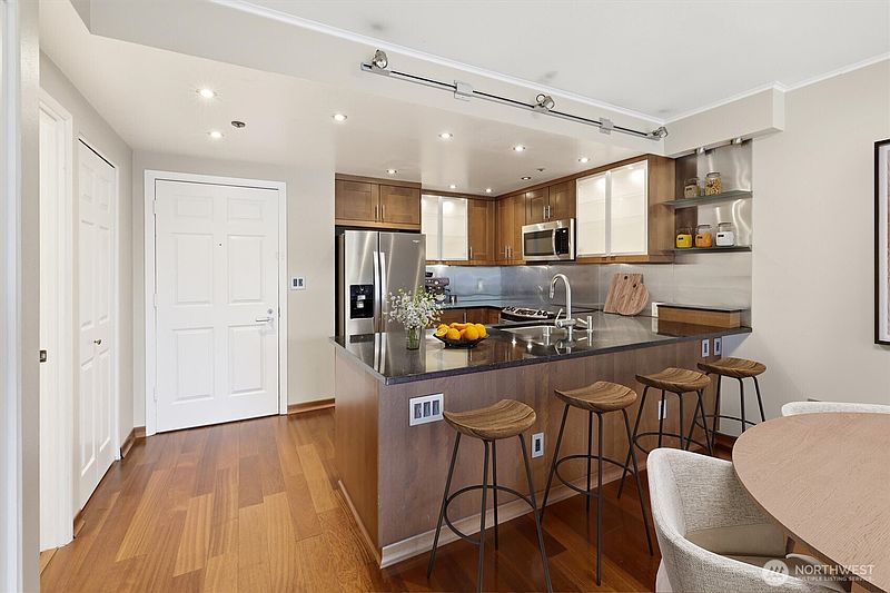 5th image of 2600 2nd Avenue #508