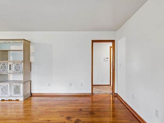 3rd image of 202 Brown Pl