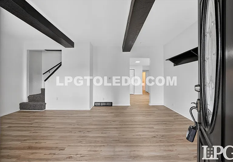 921 Berry St — Photo 6