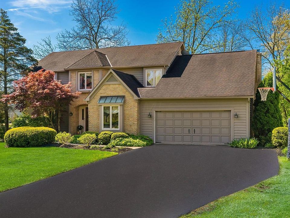 1st image of 390 Thornbury Ln