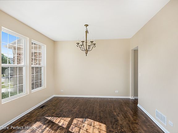 4th image of 13016 Kensington Dr