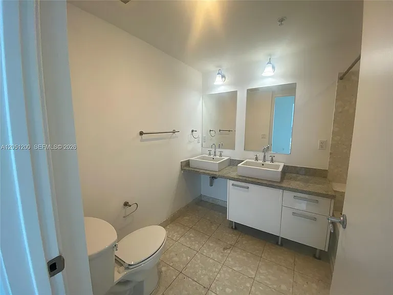 185 SW 7th St #2603 — Photo 31