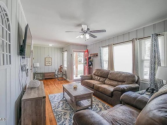 3rd image of 502 Elmira Ln