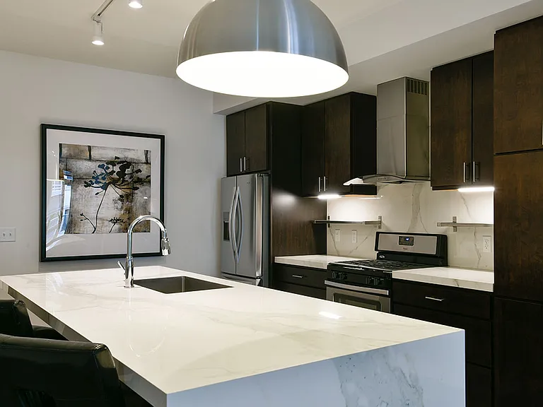 1710 W Lake St — Photo 1
