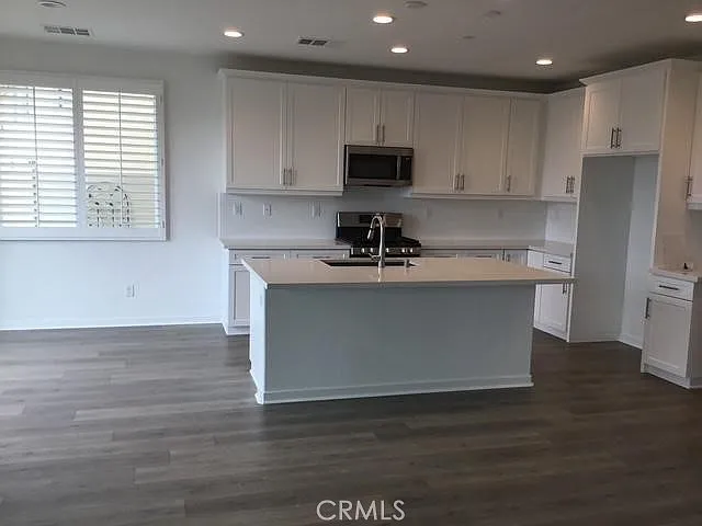 5 bed, 3.5 bath, 2640 sqft, $4,700 — Photo 4