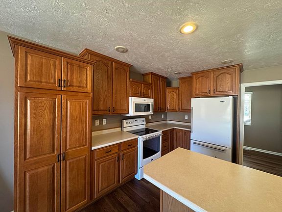 4th image of 3500 W Prospect Ave