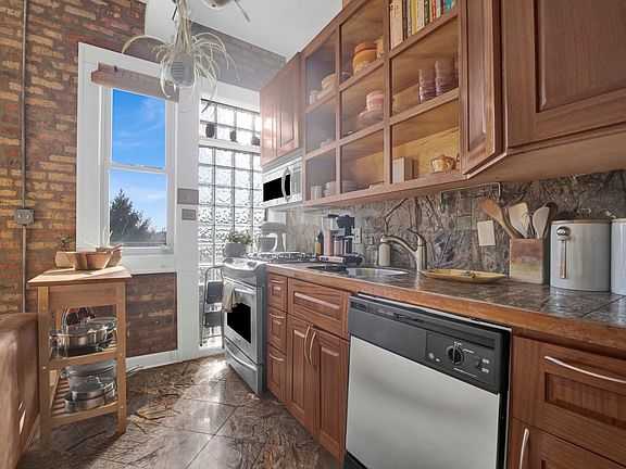5th image of 3107 W George St APT 3