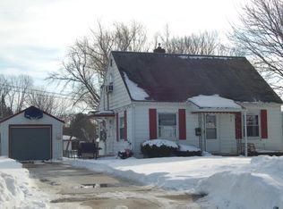 305 W Main St, Mount Morris, IL 61054