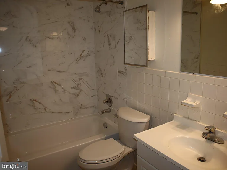 809 Logan St #2B — Photo 14