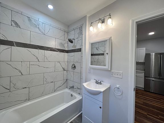 5th image of 110 Wakefield St